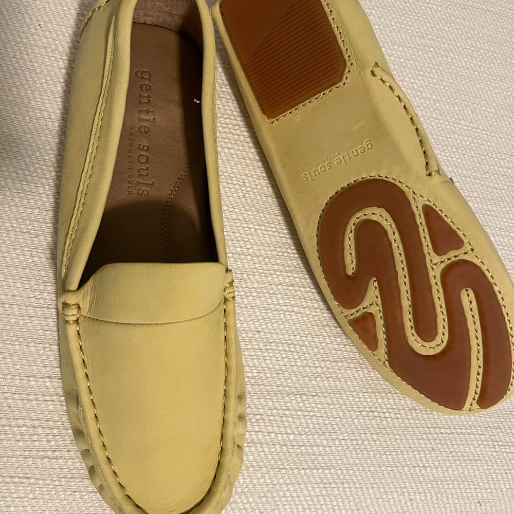 Gentle Souls by Kenneth Cole women Tan yellowish Loafers Slip-On Shoes